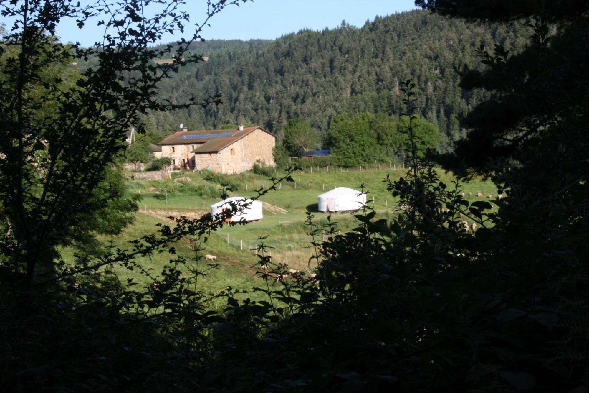 Yourtes En Terrasse Bonneval (Haute-Loire)